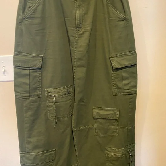GAP Green Cargo Skirt with Utility Design​ - Picture 3 of 7